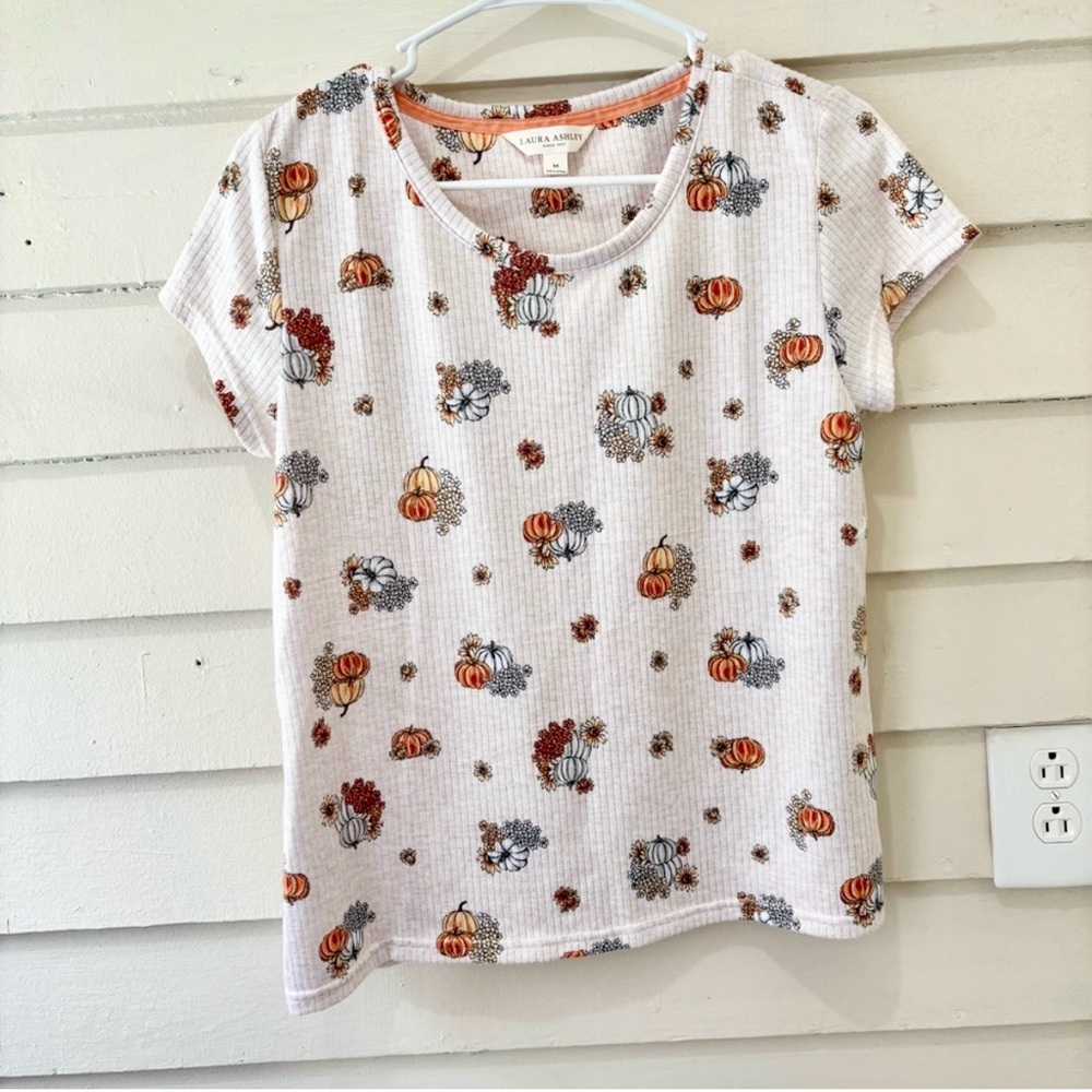 🔥5for$25🔥 Laura Ashley Pumpkin Floral Print Super Soft Ribbed Tee Shirt